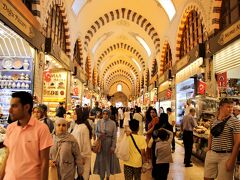 トルコのあらゆる商品が集まるエジプシャンバザールでウインドショッピング