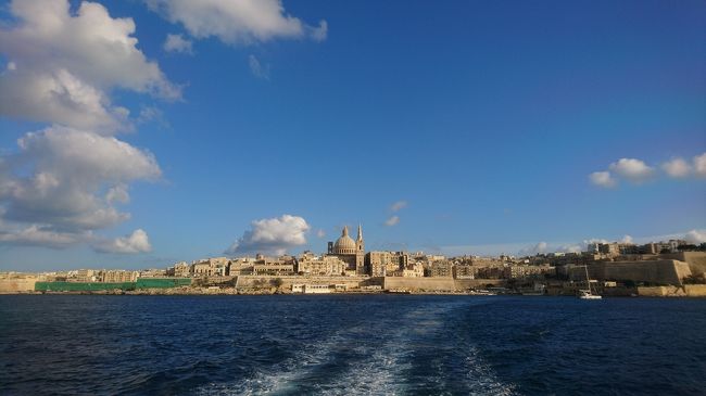 2018年の夏休みはマルタ島を観光。<br />ブルーラグーンの海とエジプトより古い遺跡がある国へ夫婦で楽しみました。