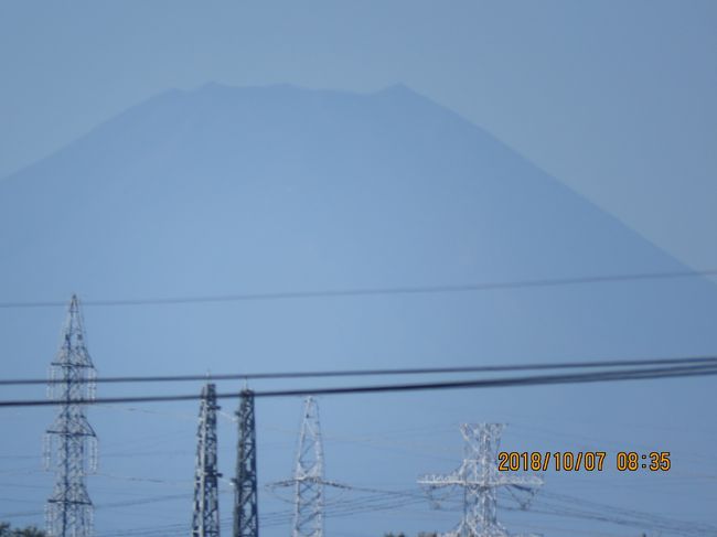 10月7日、午前8時半頃にふじみ野市から富士山が見られました。　冠雪は見られませんでした。<br /><br /><br /><br />*写真はふじみ野市より見られた富士山