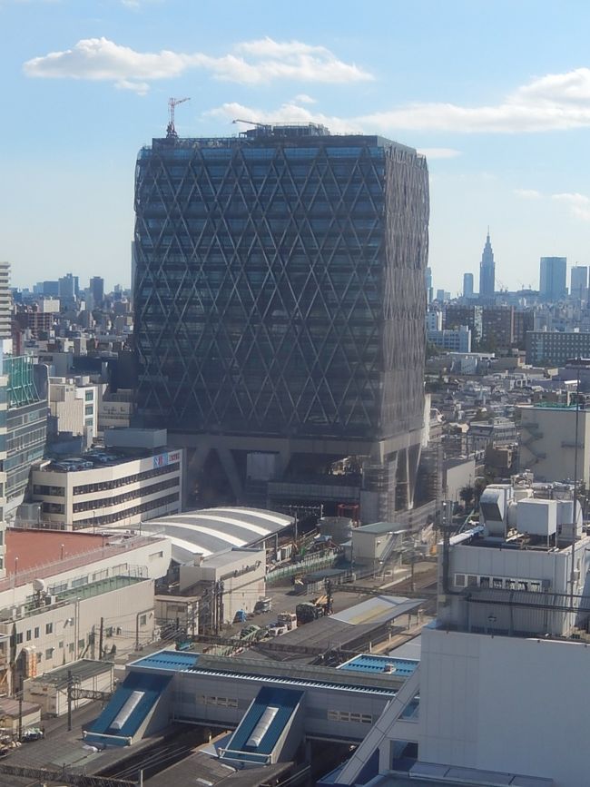 10月7日、午後1時半頃に東武百貨店レストラン街ダイニングシティに行き昼食後15階より見られる風景を写真撮影しました。<br />西武鉄道本社ビルや西武百貨店遠くには新宿・代々木のNTTドコモビル等が見られました。<br /><br />〇西武鉄道本社ビル建て替え<br /> 2019/3竣工 20階建て 高さ100m 西武ホールディング、プリンスホテル、西武鉄道等の会社が入る。<br /><br />*写真は西武鉄道本社ビル建設中と右端遠くに新宿の高層ビル群