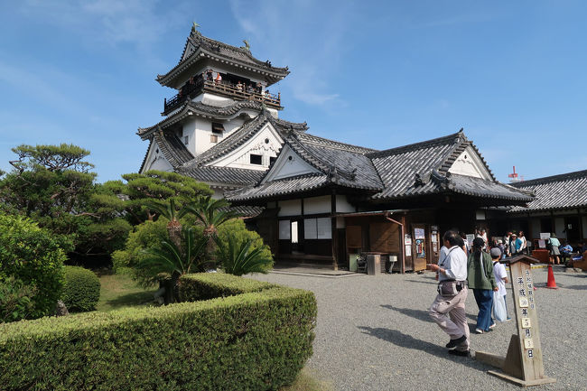 　２０１８年のGW最後の２日間で、愛媛県西予市から高知の名物カツオのタタキを食べるためのドライブ旅行です。<br />　ちょうど旬のこの時期、ちょっと混み合うかもしれませんが、隣の県なので気軽に足を伸ばしてみました。行く途中では、これまでに行ったことのない沈下橋も訪ねたりしました。