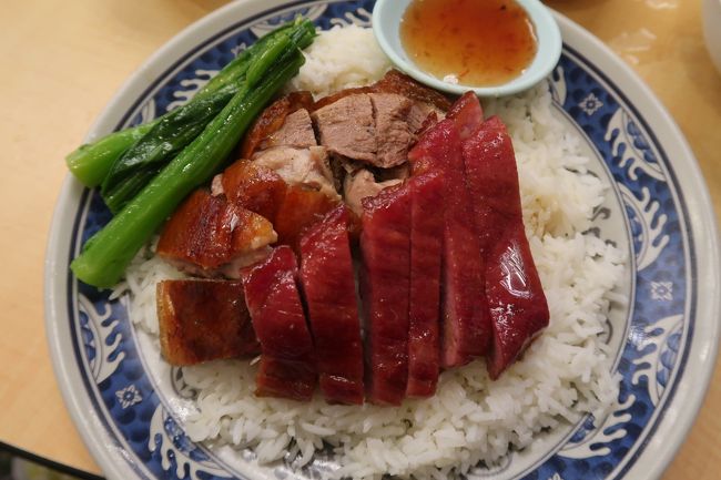 土曜日の夜初めて食事をしに行って<br />気に入った海連茶樓。<br />日曜日のお昼も行ってみました。<br />お昼はワゴン式飲茶で<br />夜とはまた違った活気があり<br />このお店がさらに気に入ってしまいました。<br /><br />飲茶の後はバスで馬灣へ。<br />ビーチでのんびりお散歩しました。<br />帰りはフェリーで帰ろうと思ったのですが<br />すでに最終のフェリーが出てしまったので<br />青衣までバスで出てMTRで帰りました。
