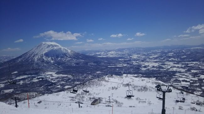 夏に沖縄へ行かなかったので、マイルがちょっとずつ失効になっていくな。。。と思っていたところ、だったら北海道行っちゃうか？と突如計画。しかも春スキー。<br /><br />私以外の3人は今冬何度もスキーをしにいったが、私は万が一のときの見守り要員で基本センターハウスの華（？）。北海道でスキーするのに３日間の万が一要員って、それどうかね。。。と私も慌ててスキー練習開始。２回滑ってニセコへ。<br /><br />ANA特典航空券：往路ハイシーズン、復路ローシーズンで往復15000メイル（１名）。