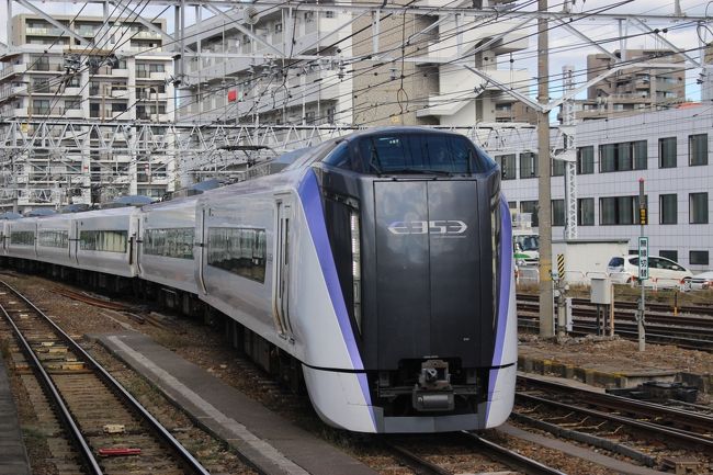 東京新宿と長野県松本を結ぶJR東日本の特急「あずさ」。<br />最近新型車両になったので、新型の「あずさ」に乗って安曇野周辺に行ってみました。<br />