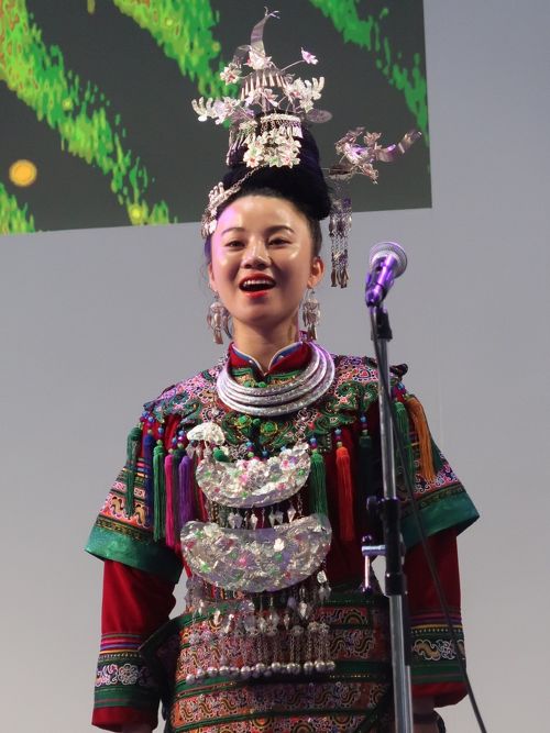 ツーリズムEXPO12 中国a 貴州省舞踏団1/3 ミャオ族の歌声 ☆刺繍美の