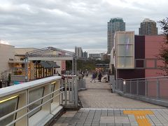 海浜幕張駅より幕張メッセ間で見られる風景