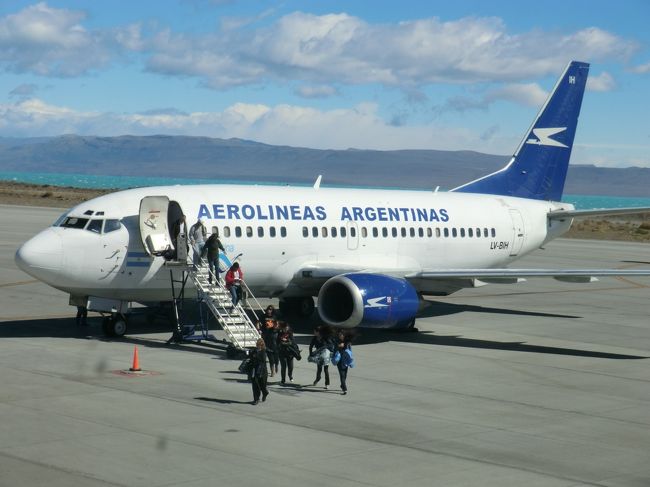 飛行機は日本から海外に行く時や海外に行ってからの移動には欠かせられない乗り物です。<br />国によって機内やCAの雰囲気には違いがあり興味深く、初めてのエアラインに搭乗するときはワクワク感でいっぱいになります。<br />搭乗機が滑走路を離れる瞬間そして目的地に到着して着陸する瞬間は気持ちが高鳴ります。<br />思い出深い各国の飛行機、セスナ、ヘリコプタ－の数々を並べてみました。<br />