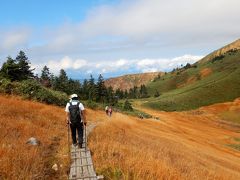 上越国境の山・巻機山の紅葉