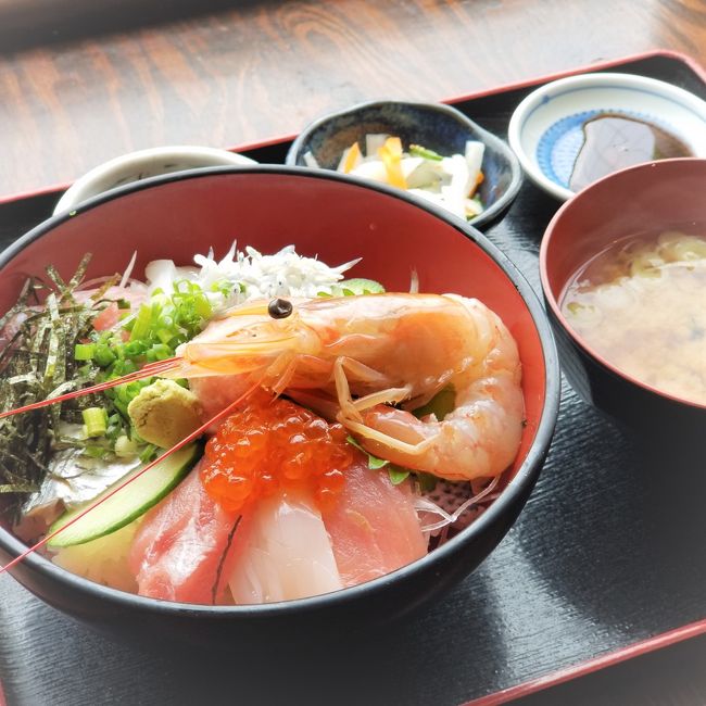 日曜の朝食は小田原で。海鮮丼を求めて姉妹で出かけました。<br /><br />こちらを朝6時半に出発し、開店と同時に入店。<br />お茶もして午後2時半には帰宅していた、つかの間の遠出気分です。