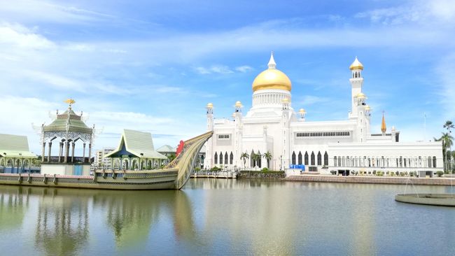 クアラルンプールに住んでる間に東南アジアの国は全部行っておこうという事で、おそらく一番行く目的を見出すことが困難なブルネイへ、１泊２日で行ってきました。<br /><br />旅の予算<br />往復航空チケット：6700円<br />ホテル：4600円<br />空港のATMで約8000円下ろして使い切ったので、1泊2日総額約2万円ってところ。