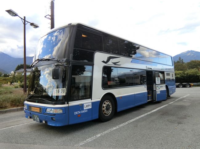 以前から乗りたかった２階建てバス。そして中央道経由の大阪行。東名道経由はたくさん走ってるけど、中央道経由は一往復。今回の料金は７０６０円。時間が有る人にはおすすめ。３列シートで快適だし。<br /> 中央道昼特急１３号　東京駅発１２：１０<br />　　　　　　　　　　大阪駅着２１：２９<br />　　　　　　　　　　湊町BT着２１：５２