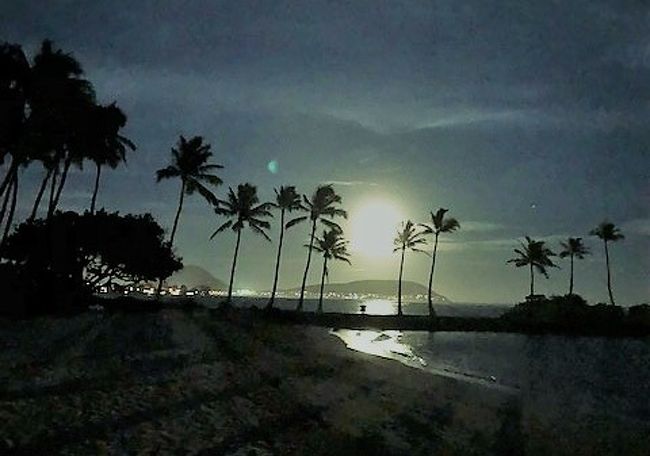 甥っ子の結婚式でハワイへ、ワイキキの喧騒を離れ、カハラホテルで自然を満喫、暗闇から昇る満月に感動！！
