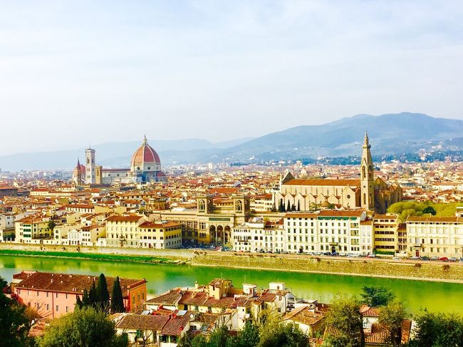 初めてのヨーロッパ旅行、憧れのイタリアで実現しました。<br />ローマ・フィレンツェ・ヴェネツィア・ミラノ四都市周遊、姉との二人旅！女子旅です♪<br /><br />今回、航空券・ホテル個人手配を考えたのですが意外と高く、トラベルコでツアーを検索すると、お得ツアーを発見！<br /><br />イタリア四都市（ローマ・フィレンツェ・ヴェネツィア・ミラノ）<br />８泊１０日往復航空券＋ホテル（毎朝食込み）＋都市間移動の鉄道代込みで燃油等、諸々込みで約１１万円でした。<br /><br />ホテルも一応三ツ星に泊まることができ、都市間の移動も自分の好きな時間に鉄道に乗って移動できるので柔軟な旅ができました♪<br />