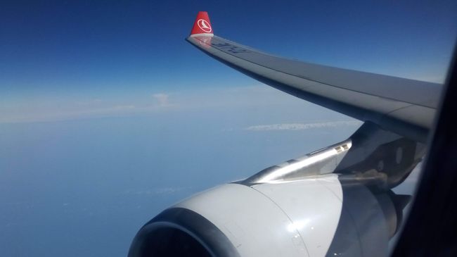それでは、アタテュルク空港（イスタンブール）からフィウミチーノ空港（ローマ）へ向かいます！！！！<br /><br />こちらもターキッシュエアラインです。