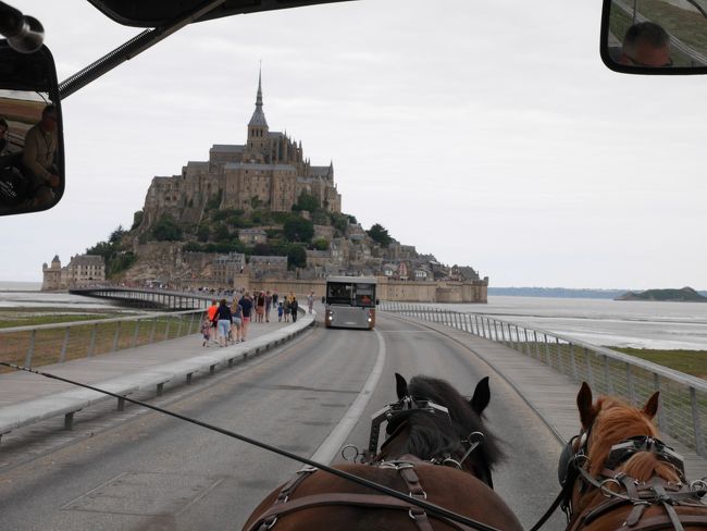 またまたフランスをドライブ旅行です。他に行くはずが、やむを得ない事情によりチケットを取り直してフランスへ。今回は3週間の旅でした。<br /><br />モン・サン・ミッシェル付近に移動して２日目。今日は１日、修道院見学です。<br /><br /><br />