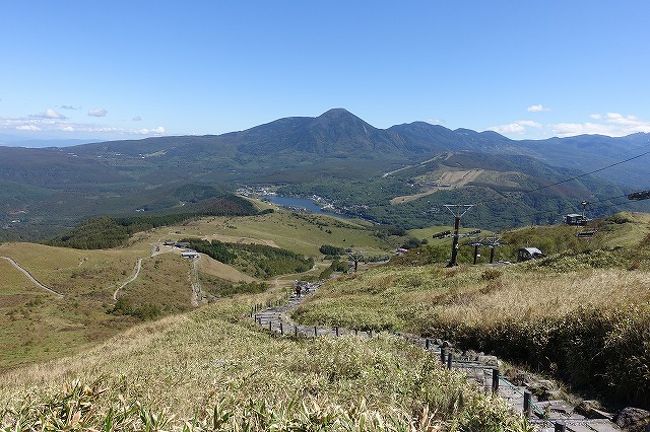 浅田真央サンクスツアー(旅行記はコチラ→https://4travel.jp/travelogue/11414472)を山梨で楽しんだ後は信州方面へ。秋の蓼科高原や車山高原の大自然を満喫して来ました。<br /><br />宿泊先は標高1500mの女神湖畔に佇むホテルアンビエント蓼科。リーズナブルな価格でリゾート気分を味わえます。<br /><br /><br />--------今回の旅の行程--------<br /><br />秋の甲州＆信州旅 (1) 浅田真央サンクスツアー in 山梨<br />https://4travel.jp/travelogue/11414472<br /><br />秋の甲州＆信州旅 (2) 秋風薫る蓼科高原へ ホテルアンビエント蓼科 宿泊記<br />この旅行記