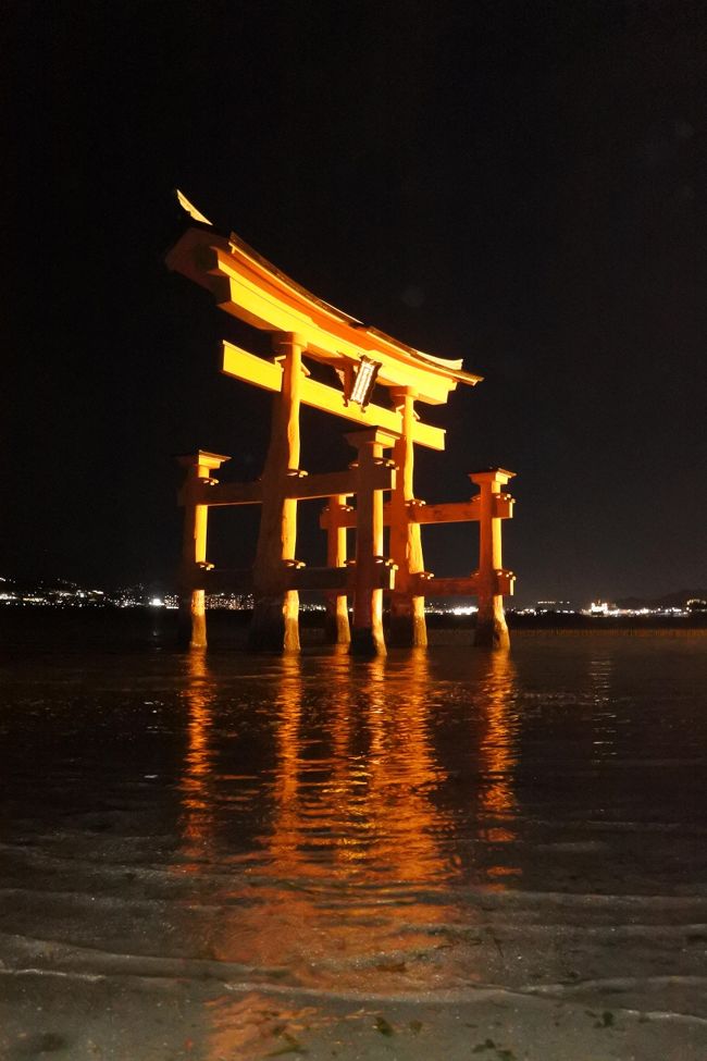 結婚記念日旅行に、2泊3日で広島へ行きました。<br /><br />1日目は午前に岩国を観光して、午後に宮島を観光して一泊。<br />2日目は午前に広島を観光して、午後に大久野島を観光して一泊。<br />3日目は尾道を観光して帰ります。