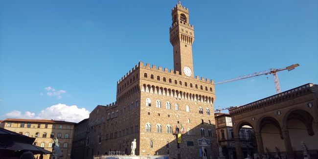 イタリア旅行6日目は再び、フィレンツェを巡る。ウフィツィ美術館で名画を堪能したあと、ヴェッキオ宮のインフェルノツアーに参加、サンタクローチェ教会を回って、４日間滞在したフィレンツェに別れを告げた。
