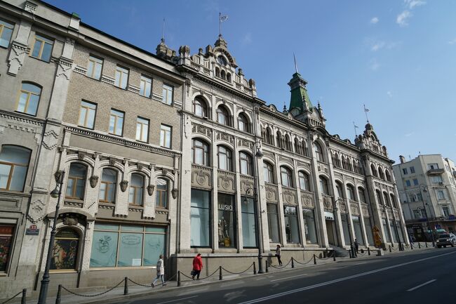 10月の3連休に有給休暇を1日追加して、3泊4日でロシアのウラジオストクとハバロフスクを訪れました。<br />ウラジオストクからハバロフスクはシベリア鉄道の寝台特急を利用しています。<br /><br />■旅程(この旅行記は★のついた日程について)<br />★1日目 東京⇒ウラジオストク<br /> S7 566 NRT 15:40 ⇒ VVO 19:10<br />★2日目 ウラジオストク<br /> 3日目 ハバロフスク<br /> 4日目 ハバロフスク⇒成田<br /> S7 567 KHV 11:55 ⇒ NRT 13:35<br />