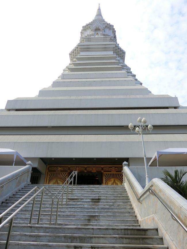 タイに寄ってから日本に帰ります<br /><br />タイにはよく行ってますがお隣ラオスは初めて。<br /><br />世界遺産と春樹さんの“ラオスにいったい何があるというんですか”がきっかけ<br /><br />バンコク⇒《列車泊》⇒ビエンチャン(3泊)⇒《飛行機》⇒シェンクワン(2泊)⇒《ミニバン》⇒バンビエン(2泊)⇒《ミニバン》⇒ルアンパバーン(2泊)⇒《飛行機》⇒バンコク