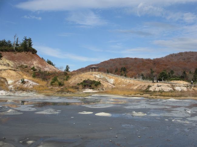 田沢湖駅から羽後交通バスで大沼～御生掛を目指します、<br />八幡平頂上行きのバスは一日2便、土・日・休日、<br />そして紅葉の時期の季節運行です。<br />注意が必要です。