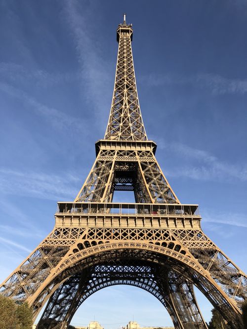 エッフェル塔～凱旋門～シャンゼリゼ通り～ノートルダム大聖堂』パリ