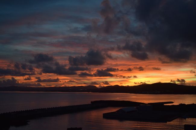 家族でできたばかりの沖縄県恩納村にある瀬良垣島へ旅行へ行ってきました。<br />概要は以下の通りです。<br /><br />飛行機<br />9/22 NH475 HND14:35-OKA17:10<br />9/24 NH994 OKA10:15-HND12:45<br /><br />宿泊<br />9/22-24 ハイアットリージェンシー 瀬良垣アイランド沖縄