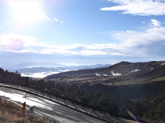 国道292号線の標高2119m(群馬県中之条町)へ行ってきました。<br />ここまでくると空気は下界の1/2だそうですが、そんなに息苦しくも<br />感じませんでした。ここからの眺めは最高でした。<br />