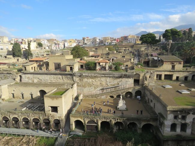 エルコラーノ_Ercolano　ヘルクラネウムの遺跡！深さ20mの火砕泥流に埋もれた町