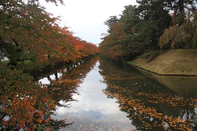 10/27<br /><br />雨の八甲田ゴールドラインを経由して、弘前へ<br />ポルトブランでランチして、弘前城を散策。藤田記念庭園の紅葉をみて、庭園内のカフェでアップルパイをいただきました。<br />旧弘前市立図書館、青森銀行記念館も立ち寄りました。<br /><br />夜は　「味の札幌　大西」で、『味噌カレー牛乳ラーメン（バター入り）』をいただきました。意外にもクセになりそうなおいしさでした！！