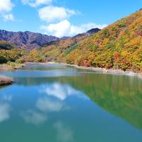 紅葉の上田・鹿教湯温泉一人旅　(2日目）鹿教湯温泉・内村ダムをウォーキング