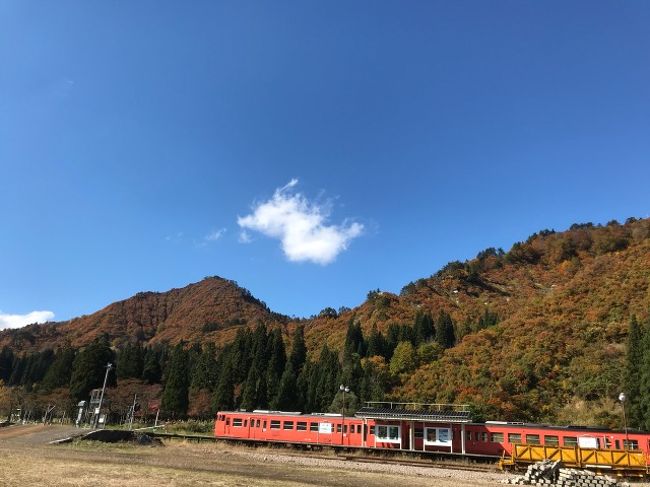 只見紅葉満喫号で紅葉のはじまった只見に行ってきました。<br />車内のおもてなしと車窓に広がる紅葉で気分転換できました。