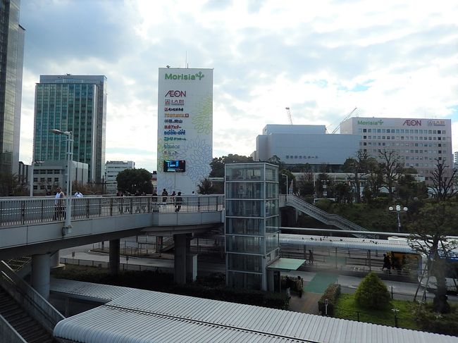 11月3日、習志野市奏の杜の高層マンションに住んでいる息子宅を訪問するためにJR津田沼駅で下車して歩きました。 今まで数回訪問していますが訪問するたびに風景がかなり変わっています。 かなりの空き地があったのがかなり建て込んでいました。<br /><br /><br /><br />*JR津田沼駅から見られる風景・・千葉工大(左)とモリシア津田沼が見られる