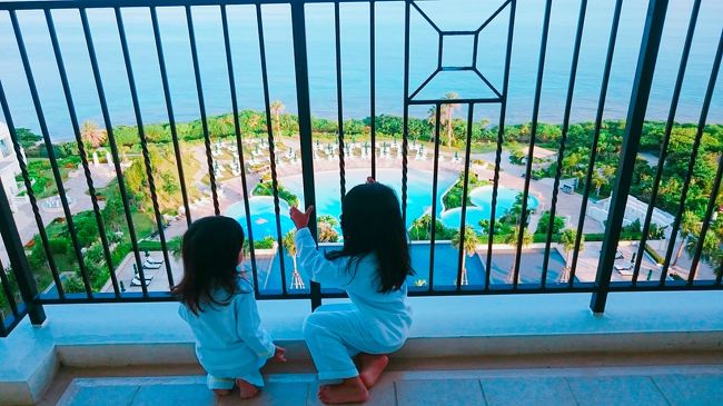 2016年夏休みに沖縄旅行に行きました。<br />モントレ沖縄スパ&リゾートに三泊しました。<br />2日目に友人とイオンモールライカムで遊んだだけで、他は特に予定なく、ホテルライフを楽しみました。<br />夏休みはプールやビーチで遊ぶだけでも楽しいですね。