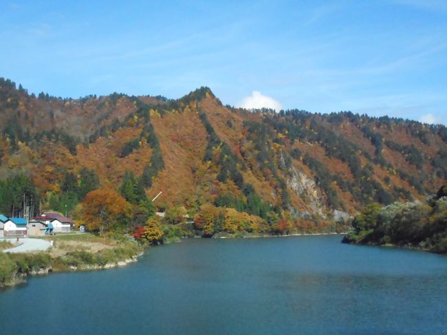 会津川口に着いた後は代行バスに乗り、秘境の湯倉温泉に浸かってから只見に向かいました。