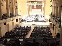 池辺晋一郎指揮「悪魔の飽食」合唱団バルト公演　バルトの空に響く平和の歌声 200名の合唱団がコンサート