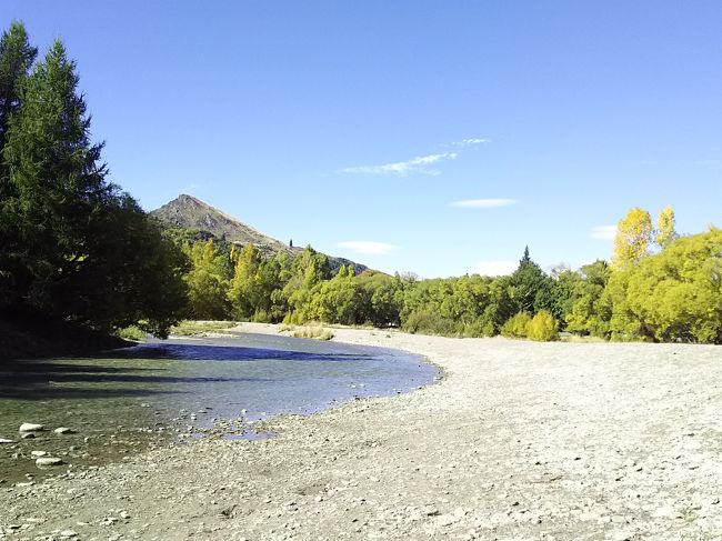 ニュージーランドは日本と同じ、大きな大陸の隣の細長い島国ということで惹かれていました。縦断するつもりが日数が足りず南島メインで主要スポットを回りました<br /><br />経費節約の為にドミトリーに宿泊、移動もインターシティのフレキシィパスを利用、できるだけ事前に予約しました<br /><br />その１<br />クィーンズタウン(２泊)⇒フォックスグレイシャー(２泊)⇒フランツジョセフ(１泊)