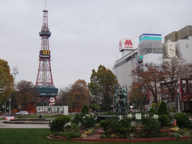 １泊２日の旅程で札幌へ行ってきましたー！メインはスイーツと秋の自然を満喫するためでぇす( ^)o(^ )<br />★は口コミに載せてます！<br /><br />2018年11月08日(木)<br /><br />★遠軽駅→札幌駅<br />★ファフィのパンケーキG-Plus<br />★大通公園<br />★ホテルビスタ中島公園<br /><br />2018年11月9日（金）<br /><br />★ドミニック・ジュラン<br />★北海道庁<br /><br />　秋色満載の旅行日程でした。天気が曇って途中で雨が降ってきたのは残念ですが、水面に浮かぶイチョウやもみじも自然の風景や秋の叙情を引き立ててくれました。<br /><br /><br /><br />