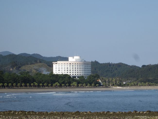 11月の連休、ANAを利用して東京から宮崎まで1泊旅行を楽しみました。朝夕は寒い東京でしたが、宮崎は暖かく、つかの間の休日を楽しみました。雄大な眺望と温泉が楽しめるホテルは快適で、また再訪したいと思いました。
