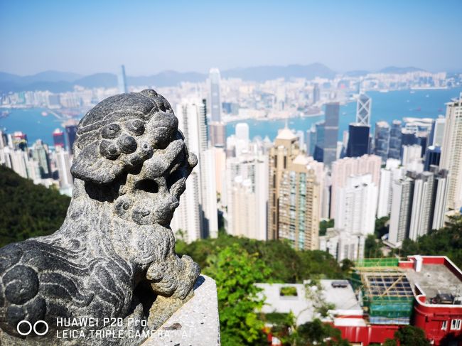 香港エクスプレスの往復2万円の航空券を入手し、弾丸香港旅に行ってまいりました。<br />弾丸とは思えないほど充実した時間を過ごせました＾＾<br />最近スマホをHUAWEI P20 Proに機種変しまして、夜景がどれだけきれいに取れるかを検証したい気持ちが強かったです。以下全て同機種で撮影した写真でお送りいたします。<br /><br /><br /><br />【週末+α香港一人旅1】とても疲れたけれど濃い一日 http://4travel.jp/travelogue/11418248<br />【週末+α香港一人旅2】週末のシンフォニー・オブ・ライツ、人多すぎ！ http://4travel.jp/travelogue/11418913<br />【週末+α香港一人旅3】点心食べて夜景を見る！！最高の最終日 http://4travel.jp/travelogue/11422158