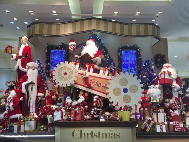  久しぶりに名古屋駅に来てみたら、すっかりクリスマス仕様になっていました。<br /><br /> 表紙は毎年お楽しみのタカシマヤのクリスマスのディスプレイ。<br />時間になると音楽がなります。<br /><br /> 