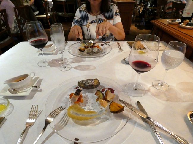 今回の旅行の楽しみはやはり食事で、3回の夕食とも料理長推奨料理を予約しました。<br /><br />2回目のこの日はシーフードイタリアンポルトで、ワインの種類も多かったようなので、そちらも楽しみにしています。<br />
