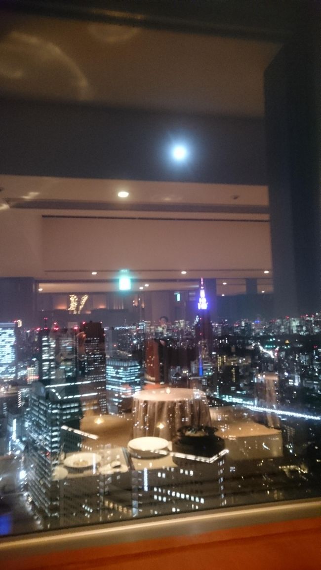 表紙のお写真は、仕事でお得意様におもてなしをした、パークハイアット東京！<br />美しい夜景と、おいしい立食のお食事をいただきました。（写真がない！）<br />で、ここに宿泊できるのかとおもいきや・・・・<br />お前らはビジネスホテルだ！とのことでした。ちゃんちゃん。<br /><br />久々の東京なので、休みを取りまして友人と翌日は食事に行きました。<br />ちょっと気になっていたマーサーブランチ銀座！！<br />普段洋食はあまり食べないのですけれど、友人はかなりの洋食派！のため、ブランチかねてこちらへ。<br /><br /><br />うわー美味しい。ブリオッシュが有名らしく頂きましたよ！<br />私は食べきれず友人へパス。サーモンの味付けは塩気が効いてて美味しい！これくらい<br />しっかりついてる方が良いですね。<br /><br />で、そのままマツコの部屋で紹介されたいた、わ栗やさんへ！<br />ただ、ものすごい待ち時間で新幹線に間に合わないので断念！<br />焼き栗と、渋皮煮を購入し新幹線で頂きました。<br />うまっ！！自宅で両親におすそ分けしたら、2分でなくなりました。<br /><br />また行きたーい！！<br />