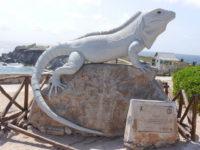メキシコの世界遺産を見に夫婦で旅行しました。旅工房のANAのプレミアムエコノミーで行くメキシコシティのフリ-ツアーに個人でアレンジ、カンクンを加えました。(カンクンのホテルは自己手配)これで、ANAの大阪~メキシコシティのプレエコの航空券の価格より、ホテル代、メキシコシティ~カンクンの航空券代を入れても安くなりました。<br />日程<br />3月16日 伊丹~成田~メキシコシティ メキシコ自治大学(壁画観光)メキシコシティ泊<br />3月17日 プエブラ、チェルーラ 英語現地ツアー メキシコシティ泊<br />3月18日 メキシコシティ~カンクン カンクン泊<br />3月19日 チチェンイッツア遺跡、セノーテ、エクバラム遺跡 日本語現地ツアー カンクン泊<br />3月20日 イスラムヘーレス観光 カンクン~メキシコシティ メキシコシティ泊<br />3月21日 テオティワカン遺跡、市内歴史地区、人類学博物館 日本語現地ツアー 機内泊<br />3月22~23日 メキシコシティ~成田~羽田~伊丹<br /><br />メキシコ旅行3.の行程<br />3月19日 昼食=(現地ツアー車)=エクバラム遺跡観光~ホテル<br /> ホテル~夕食~ホテル<br />3月20日 ホテル~プラヤ カラコル桟橋 9:00=船=イスラ・ムヘーレス(タクシーにて島内観光)イスラ・ムヘーレス12:15=船=12:45プラヤ カラコル桟橋~昼食~ホテル=送迎車=カンクン空港18:10 発=( AM593 )=19:55 メキシコシティ空港=タクシー=ホテル