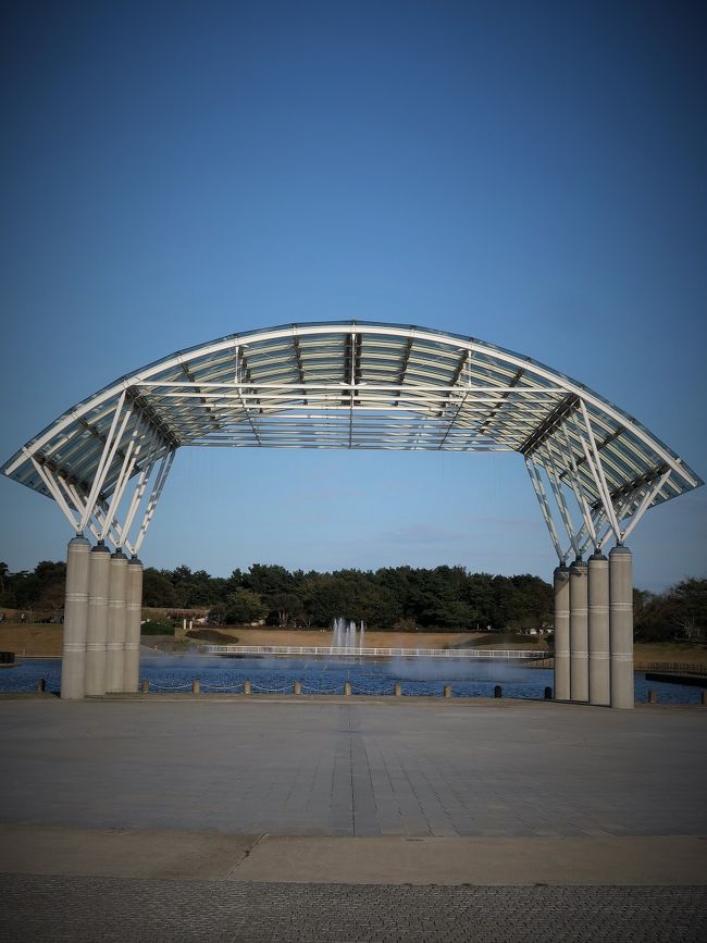 ひたち海浜公園-1　翼のゲート・水のステージあたり　☆開門9:30を待って入園し