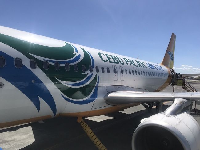 おはようございます。<br /><br />ボラカイ島への玄関カティクラン空港(MPH)に無事着きました。<br />空港の外に出ると右奥にトライシクルのチケットを購入する窓口があります。<br /><br />そちらでチケットを購入しトライシクル乗場からカティクランのボート乗場まで移動します。所要時間約15分<br /><br />チケットは100ペソ(約200円)になります。私はいつも送迎を使わないのですが・・・<br /><br />初めてで不安な方は出口の前で待機している送迎会社 South West をお勧めいたします。<br /><br />ボート乗場に着くとテントのある受付にてホテルバウチャーがあるかチェックされ許可が出ると腕にスタンプを押してくれます。<br /><br />観光客はこれが無いとボラカイ島へは入ることができません。<br />1日の入場制限 6.405人 があるとの事ですが実際にカウントしている感じはなかったです。<br /><br />私はアパートの契約書しか無いのでなかなか中に入れず<br />スタッフや警察官と1時間ぐらい戦ってました。<br /><br />そして<br />何とか許可をもらい無事にボラカイ島へ入ることができました。<br /><br />ボラカイ島側のボート乗場に着くとインスタ映えする大きな看板が新しくできていました。<br /><br />ここからまたトライシクルに乗りとりあえずステーション2のあるD'mallへと向かいました。再開後のホワイトビーチは変わらず本当にキレイでした!<br /><br />再開後はビーチでの飲酒禁止、パーティー禁止・ビーチベッドやパラソルも禁止になりました。他にもいくつか<br /><br />今回は折角なのでプカシェルビーチも行ってきました。D'mallからトライシクルで約15分ホワイトビーチより少し波が高めです。<br /><br />アクティビティーも11月15日?無事再開 ダイビング・パドルサーフィ・サンセットセイリング・・・<br /><br />さて、海でたくさん遊んだ後の夕食は人気のレストラン Nonie's がおすすめです。とてもお洒落な空間<br /><br />ボラカイ島で人気のオーガニックレストランNonie's は、ホテルHue ステーションX の中1Fにあります。<br /><br />そして、パンケーキがお好きな方にはステーション3 SAND’S(サンズホテル) 1Fにある サニーサイドカフェ (Suny Side Cafe)<br /><br />人気メニューは紫色をしたUBEパンケーキ一人では食べきれないボリュームですのでシェアしてください。<br /><br />スターバックスや人気のステーキハウス STEAK HOUSE BORACAY もREOPEN!!<br /><br />↓ボラカイ島の最新情報はこちらへ↓<br /><br />https://nakamurahitoshi.net/