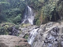 穴場スポットの滝 pengibul waterfall