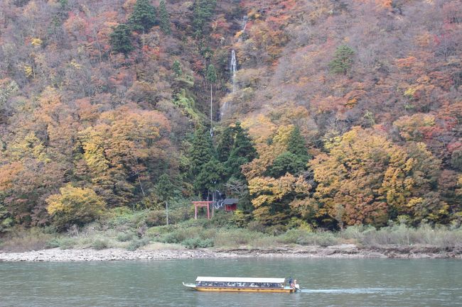 前日は宮城の紅葉、今日は山形県の紅葉を見る予定です。<br />天気予報では晴れだったのに、朝起きたら曇り。<br />午後から晴れという予報を期待して、午前中は秋田県の院内銀山にも寄ってきました。