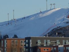 ストックホルム街中からスキー場が見えます