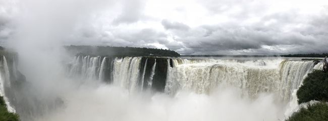 Thanksgivingの連休にJALのFLYON修行を兼ねて２泊５日の弾丸ブラジル旅行へ。<br /><br />今年はブラジルの観光ビザもインターネットで申請取得出来るようになり行きやすくなりました。<br /><br />アメリカ在住とは言え、テキサス州エルパソからは日本に帰国するくらいの距離があり、やはり遠い国です。南米線は夜行便がほとんどのため、朝から晩まで時間を有効活用し旅程を考えました。<br /><br />初めてのブラジル。もっとゆっくりしたかった・・・。また行こうと心に誓った旅でした。<br /><br />11月21日（水）　エルパソ→ダラス→マイアミ→リオデジャネイロ（機内泊）<br />11月22日（木）　リオデジャネイロ観光　<br />11月23日（金）　リオデジャネイロ→イグアス、ブラジル側観光★ここの旅行記<br />11月24日（土）　アルゼンチン、イグアス→サンパウロ→ダラス（機内泊）★ここの旅行記<br />11月25日（日）　ダラス→エルパソ ★ここの旅行記